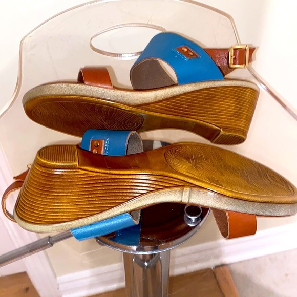 A. Giannetti leather strapped sandals 🩴 in aqua blue & tan, gold tone hardware - Picture 5 of 5